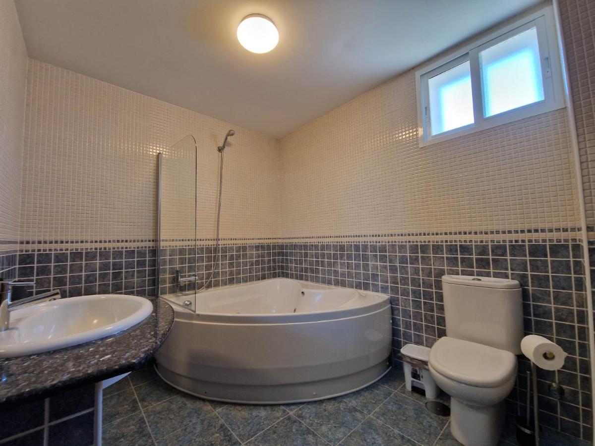Amplio Y Centrico Piso En O Grove Apartment Ngoại thất bức ảnh